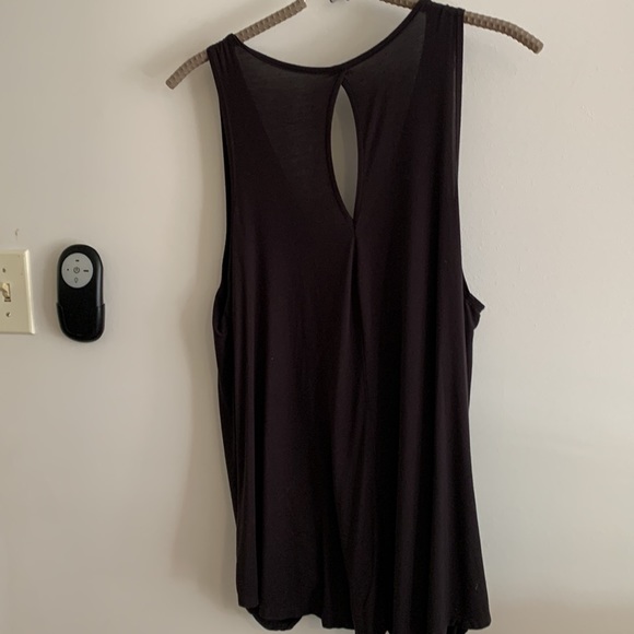 Encircled Fancy Tank - Picture 4 of 5